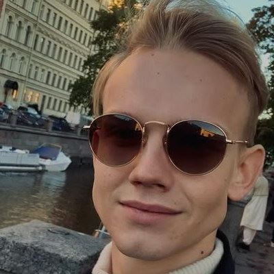 Владислав Миллер поставил «Звездный час по местному времени» в Театре Табакова